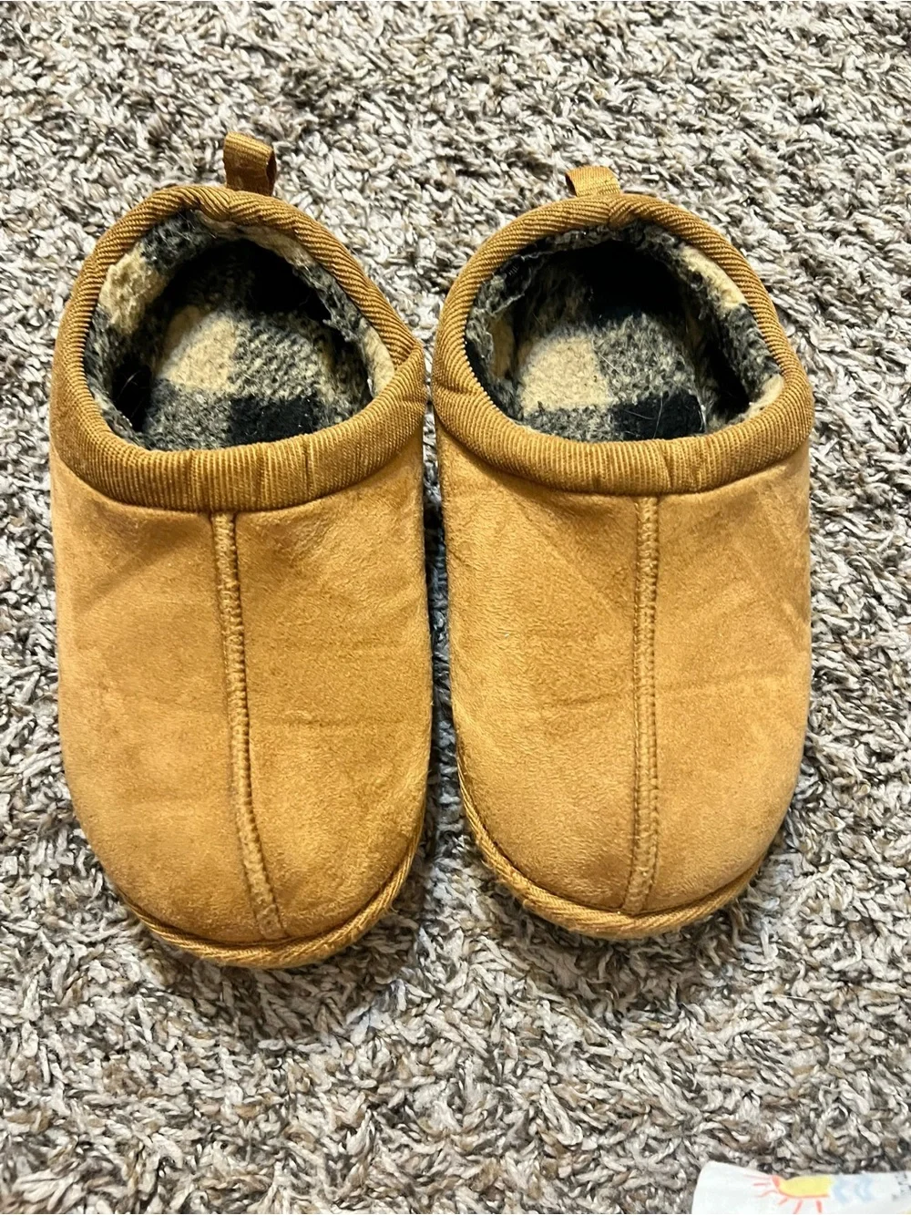 Girl’s wonder nation tan clog slippers. Size 4/5
